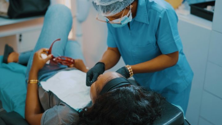 Skuteczne metody leczenia próchnicy i dbania o zdrowe zęby